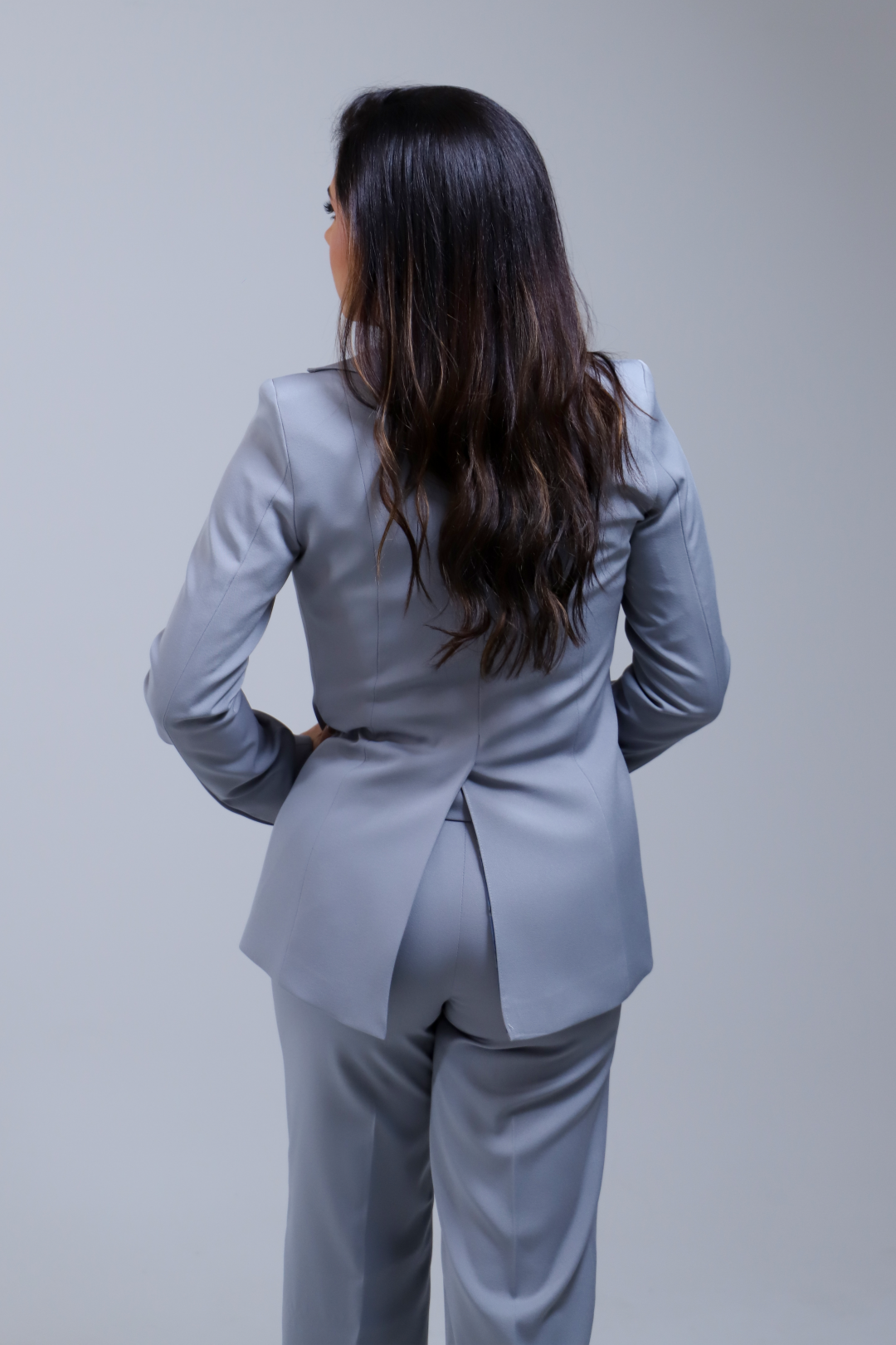 01010001 conj calca cinza lote 200 23