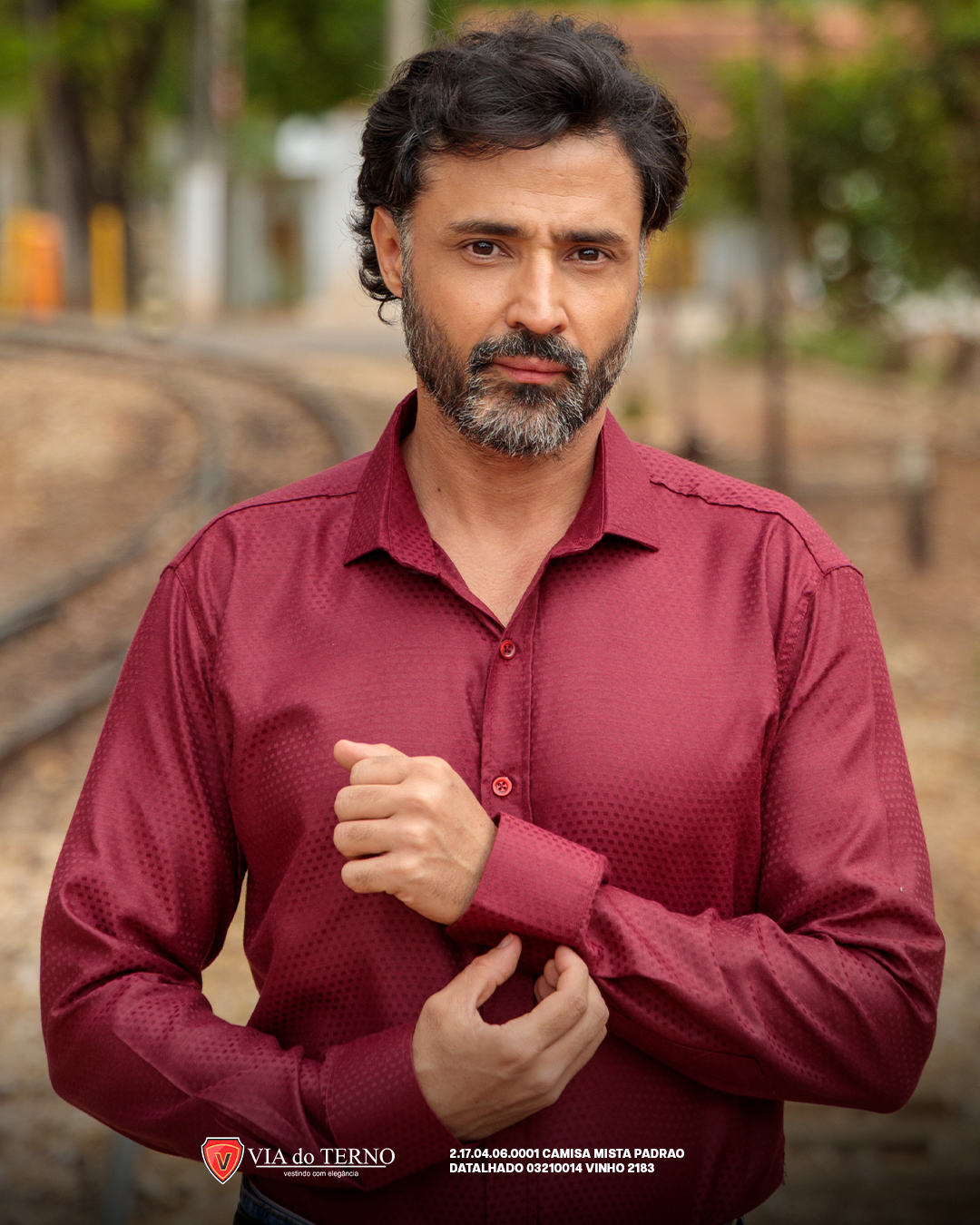 01 camisa social slim mista vinho estacao real