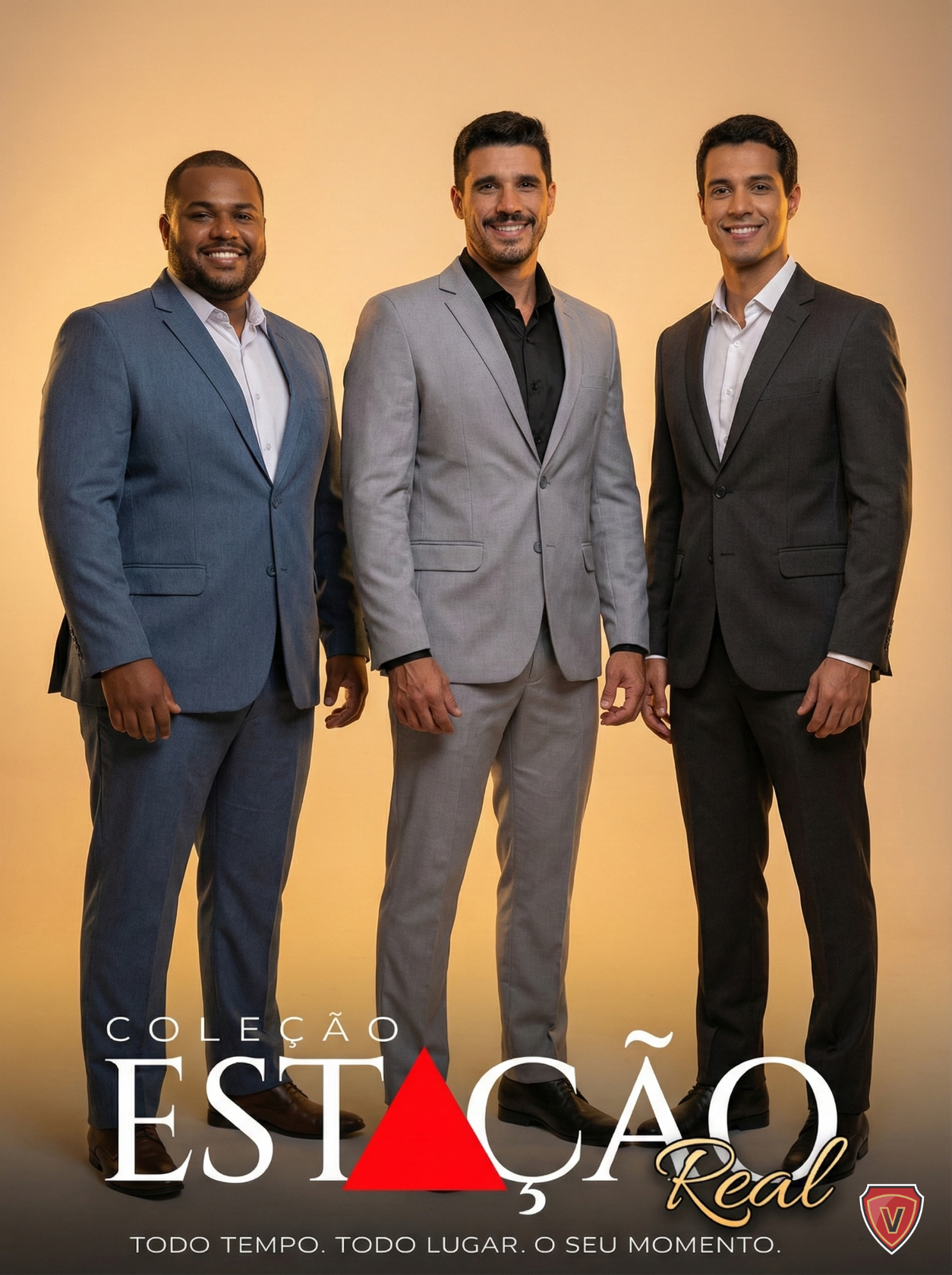 Tr&ecirc;s homens de diferentes biotipos vestindo ternos slim comfort e parecendo elegantes